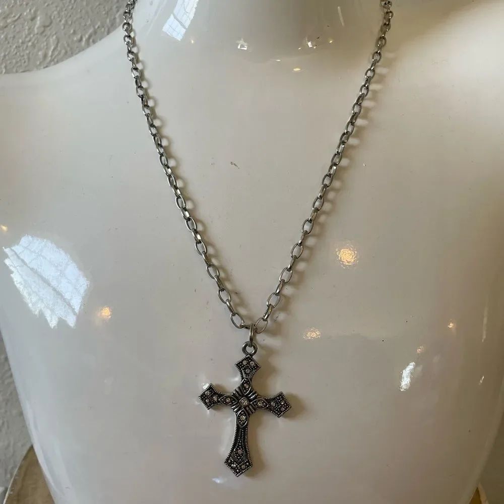 NY Silver Tone Chain and Cross EUC